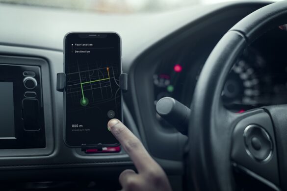 uso do celular Gps navigation system on a phone in a self-driving car