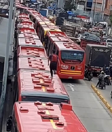 homem ônibus