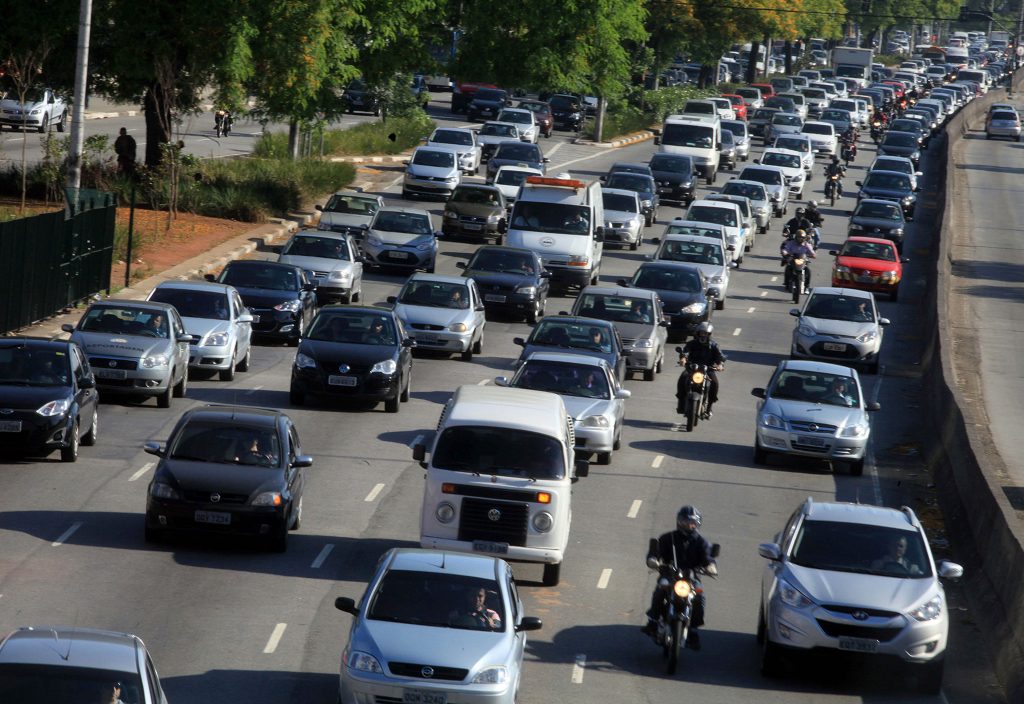 carros trânsito sp