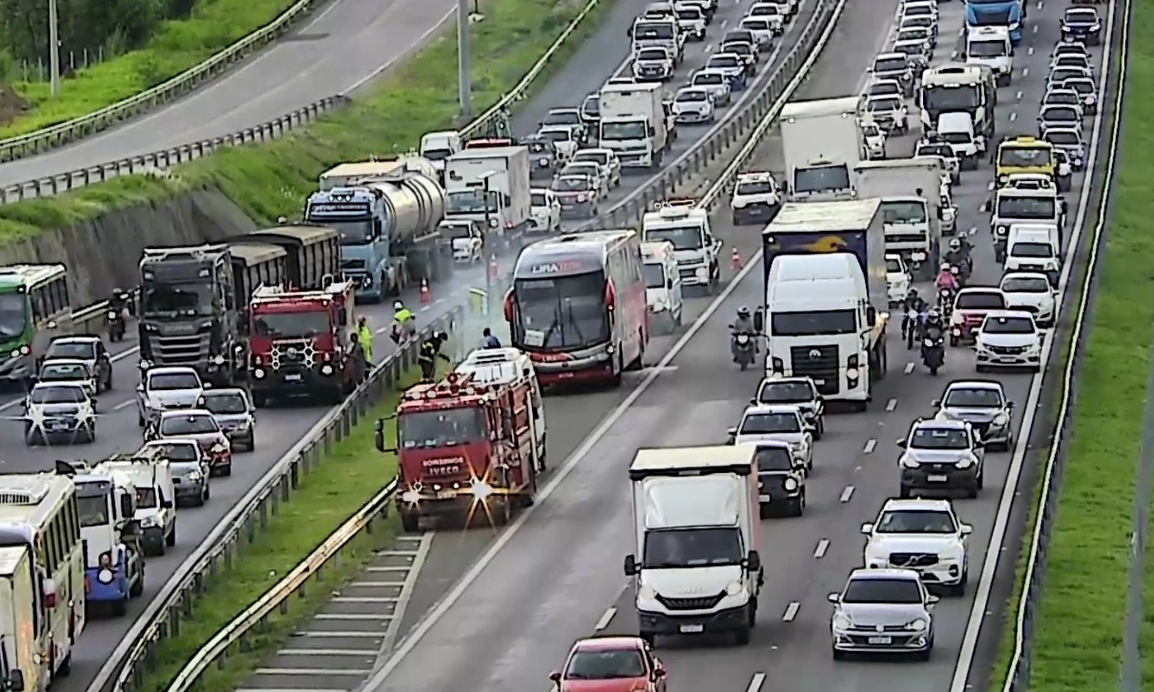 Ônibus com princípio de incêndio rodovia dom pedro I