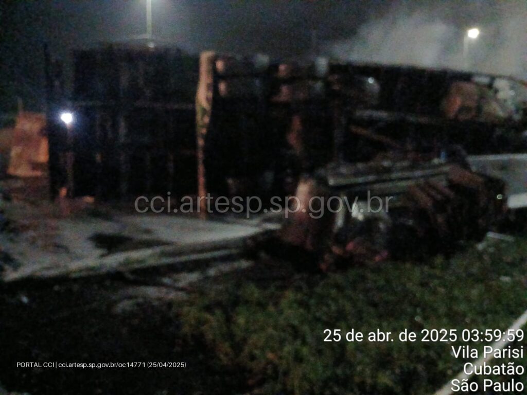 caminhão após fogo