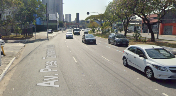 Avenida Presidente Tancredo Neves