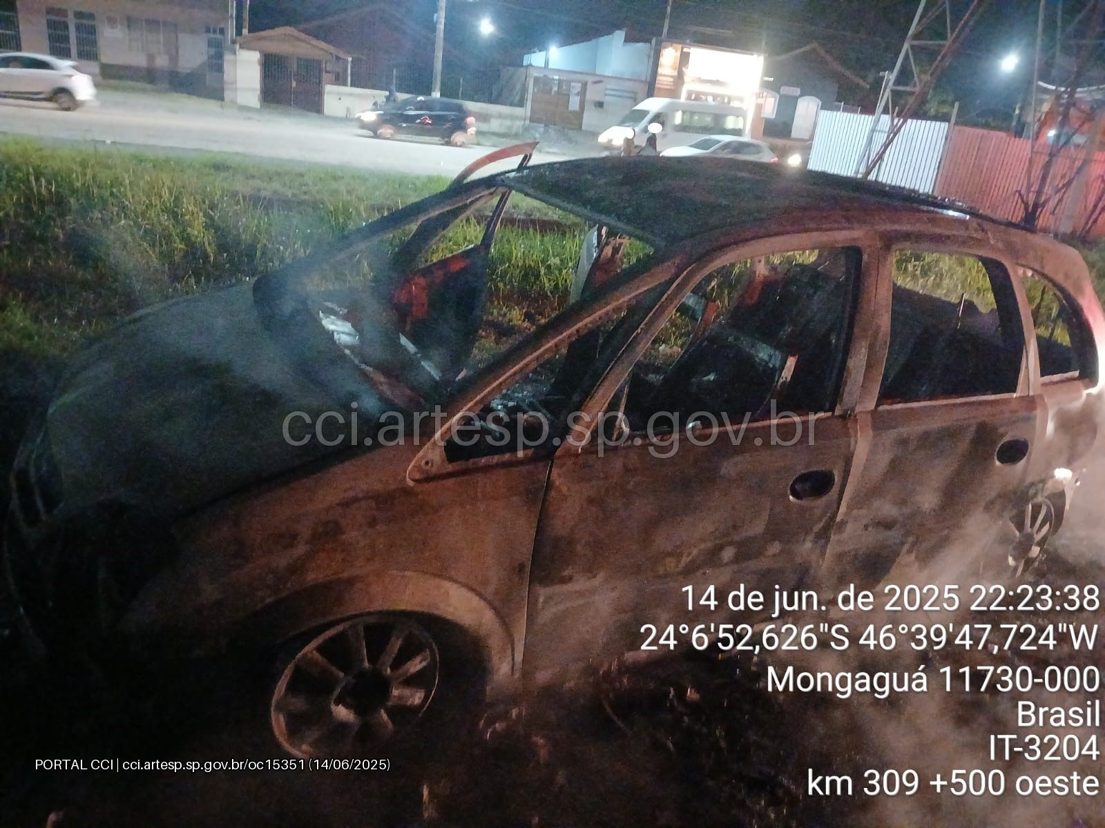 Automóvel Meriva rodovia Padre Manoel da Nóbrega