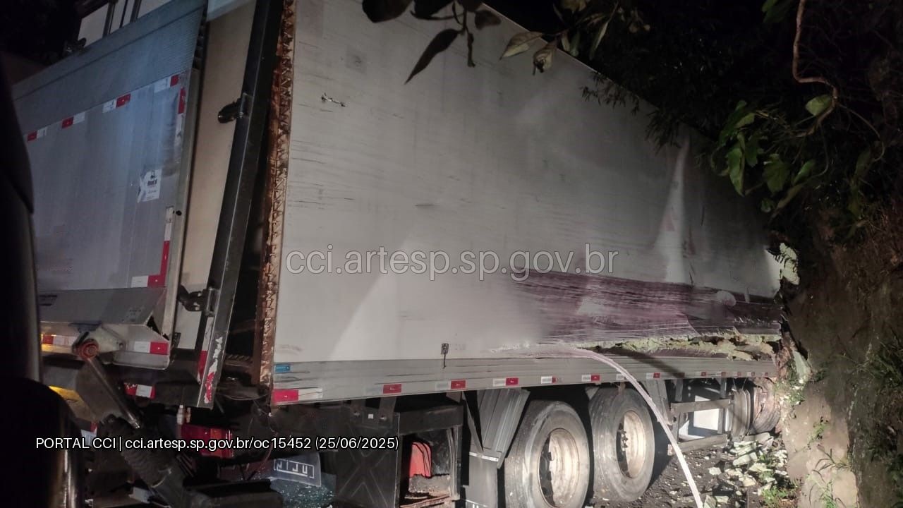Carreta Mercedes-Benz Actros rodovia anchieta