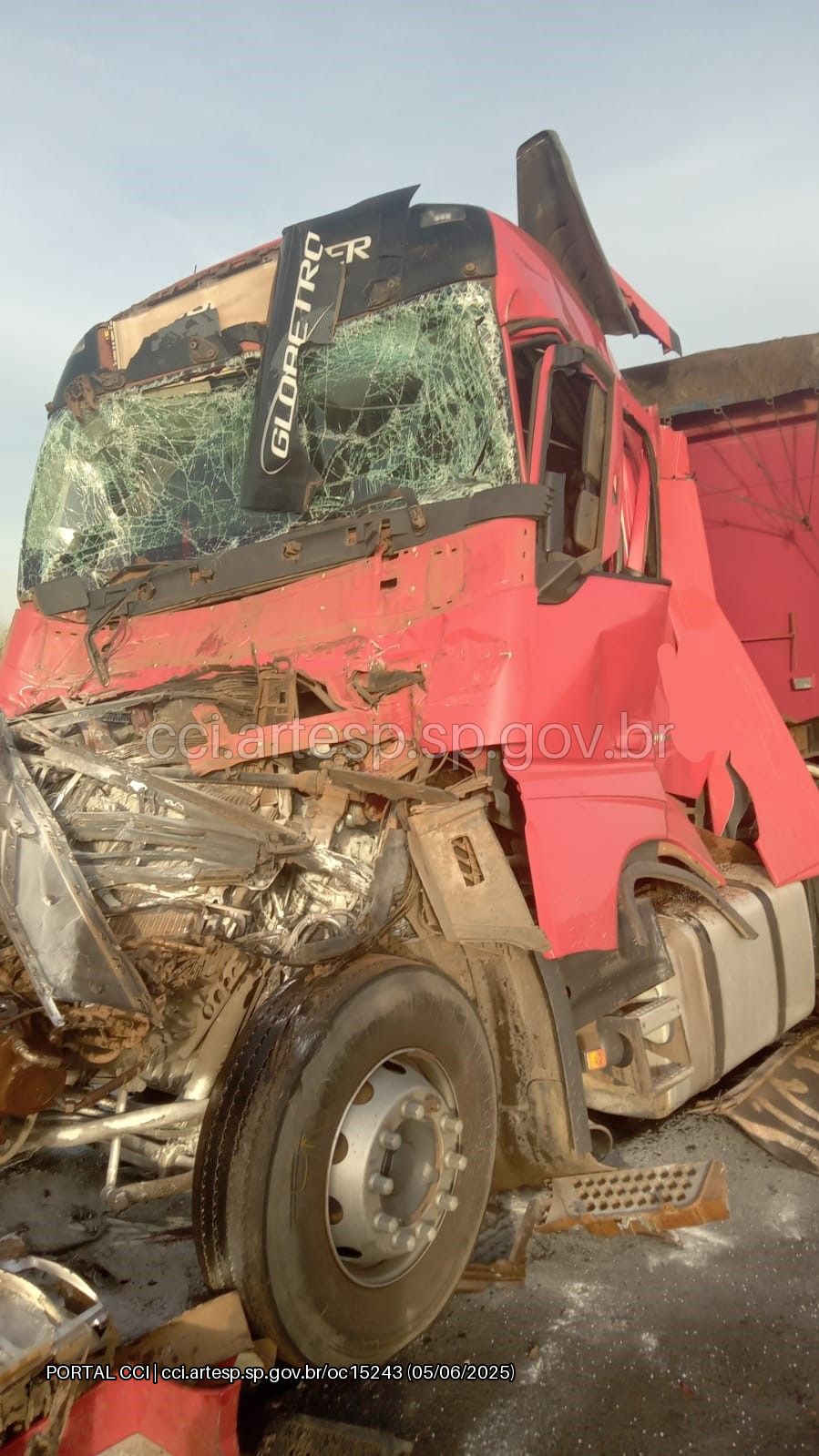 Carreta Volvo FH 540 vermelha rodovia Anhanguera