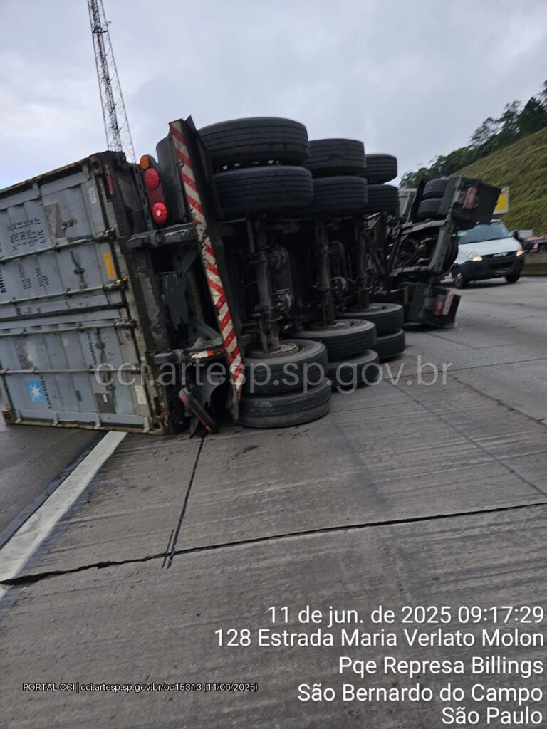 Carreta Volvo FH no rodoanel