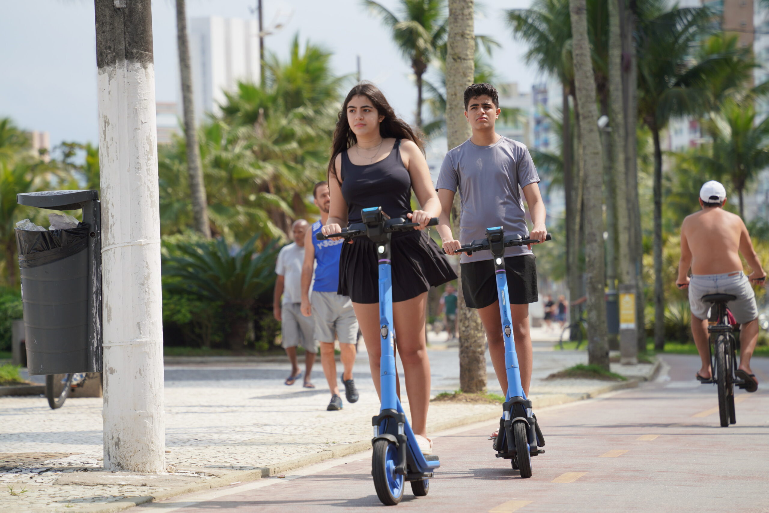Patinetes e bicicletas elétricas praia grande
