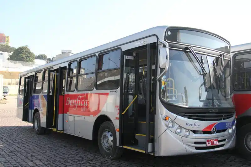 benfica barueri linhas