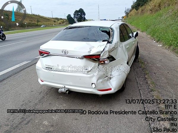 Automóvel Toyota Corolla rodovia castelo branco
