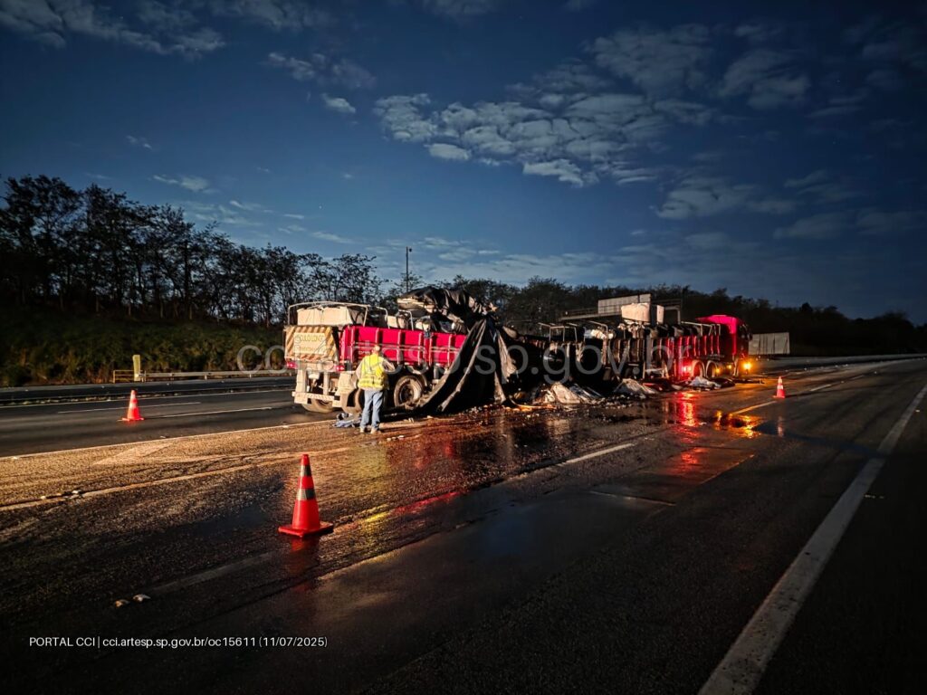 Bitrem Scania R440 rodovia Carvalho Pinto jacareí