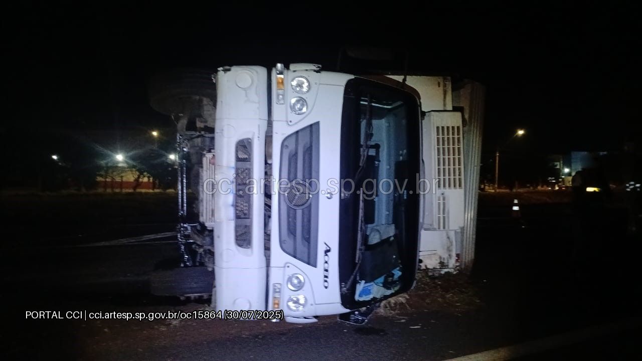 Caminhão Mercedes-Benz Accelo 1016 RODOVIA ANHANGUERA
