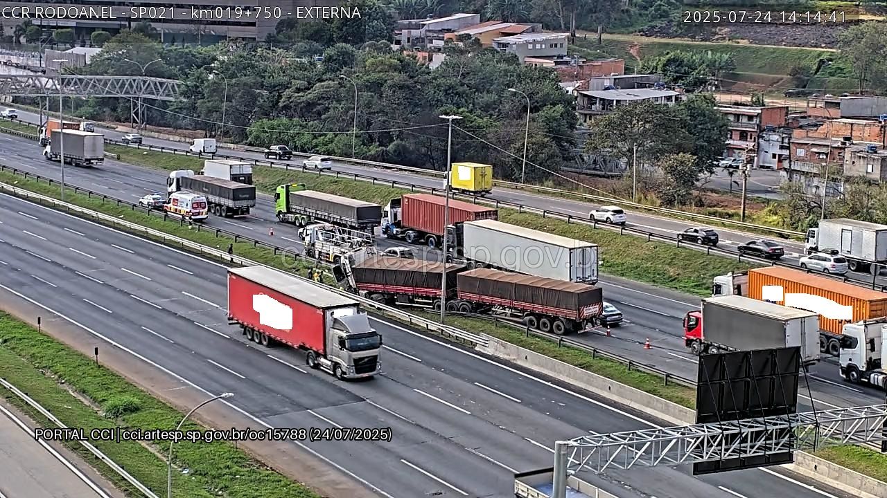 Caminhão Mercedes-Benz Atego e bitrem Volvo FH 460 rodoanel