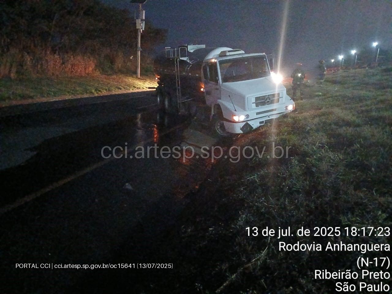 Carreta Mercedes-Benz L-1620 rodovia Anhanguera