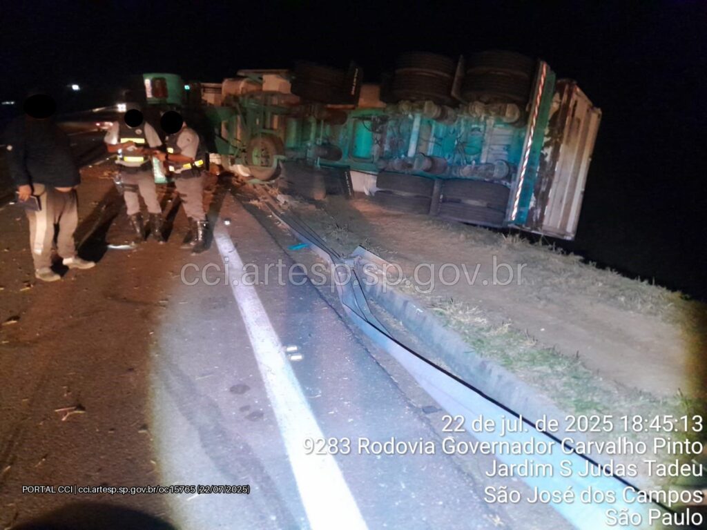 Carreta Scania P360 rodovia Carvalho Pinto