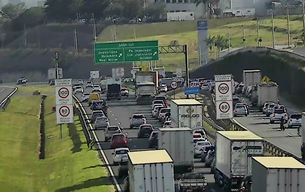 Acidente na pista marginal rodovia Dom Pedro I
