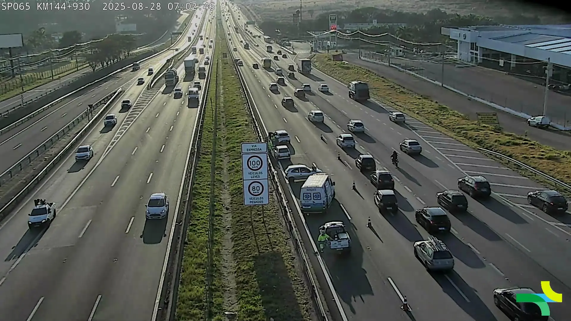 Acidente sem feridos interdita rodovia dom pedro I