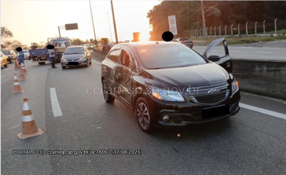 Automóvel Chevrolet Onix rodovia raposo tavares