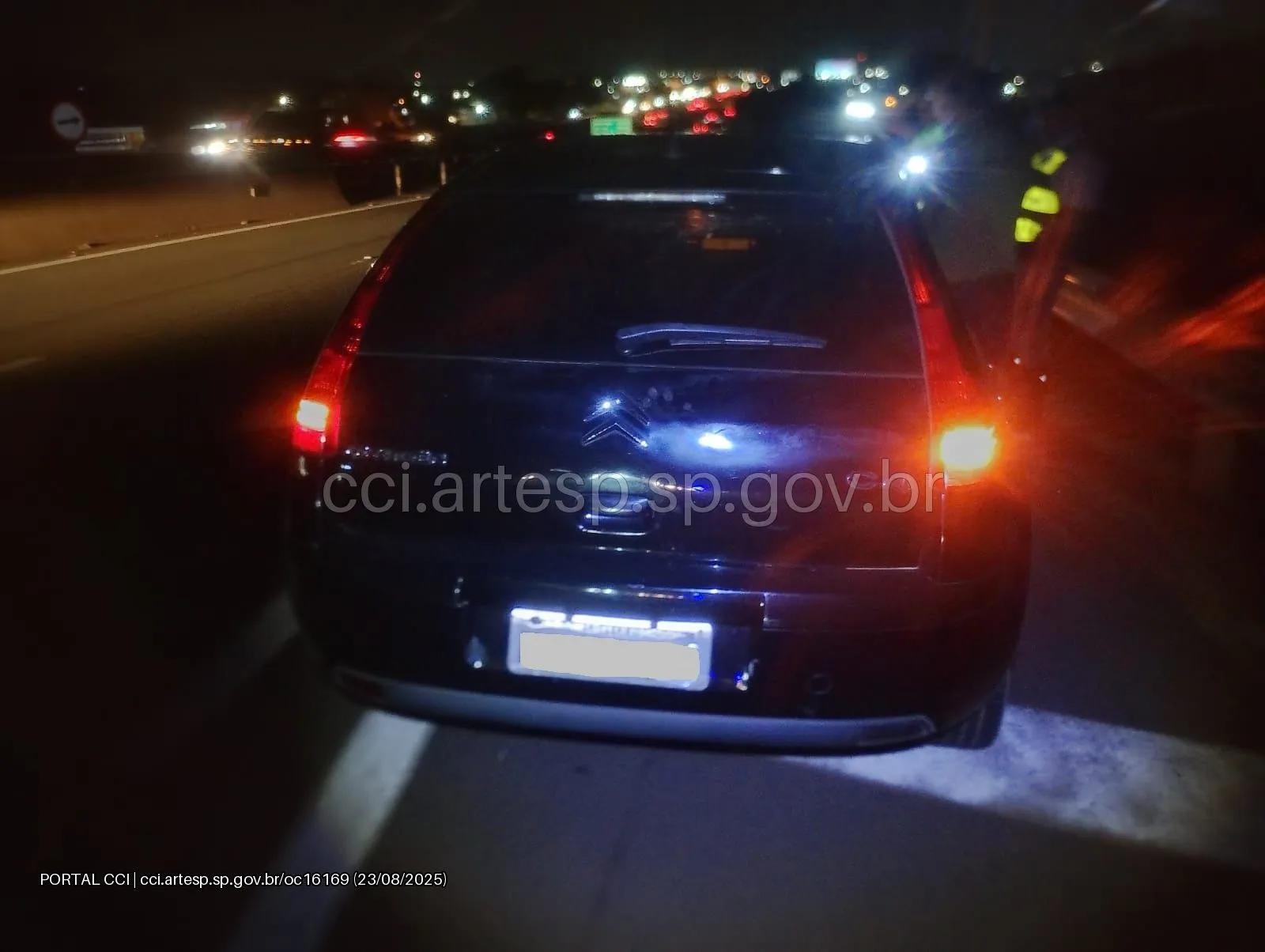 Automóvel Citroen C4 rodovia Dom Pedro I