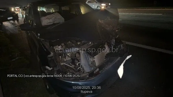 Automóvel Gol rodovia dos Bandeirantes