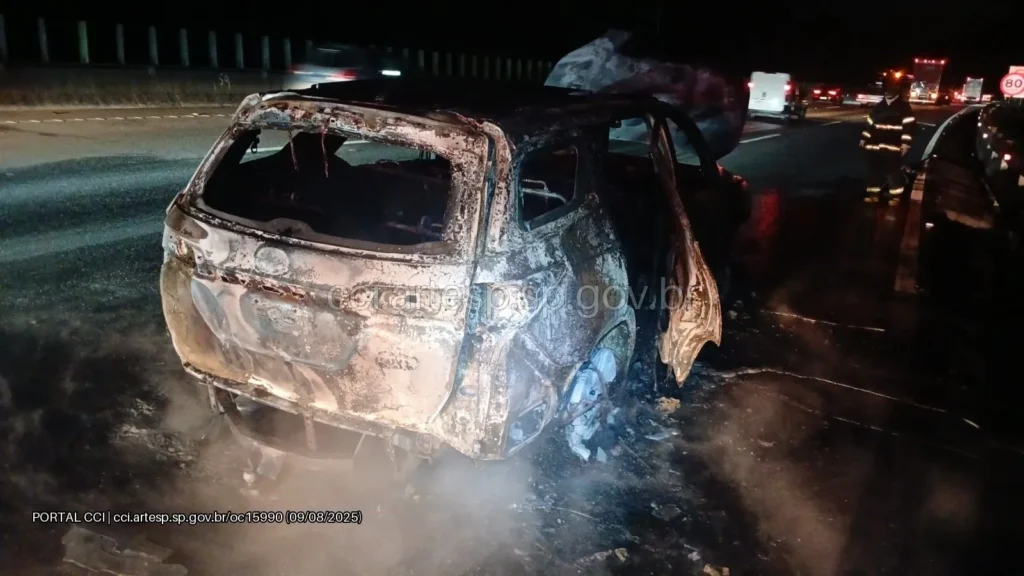 Automóvel SW4 rodovia Mogi-Dutra