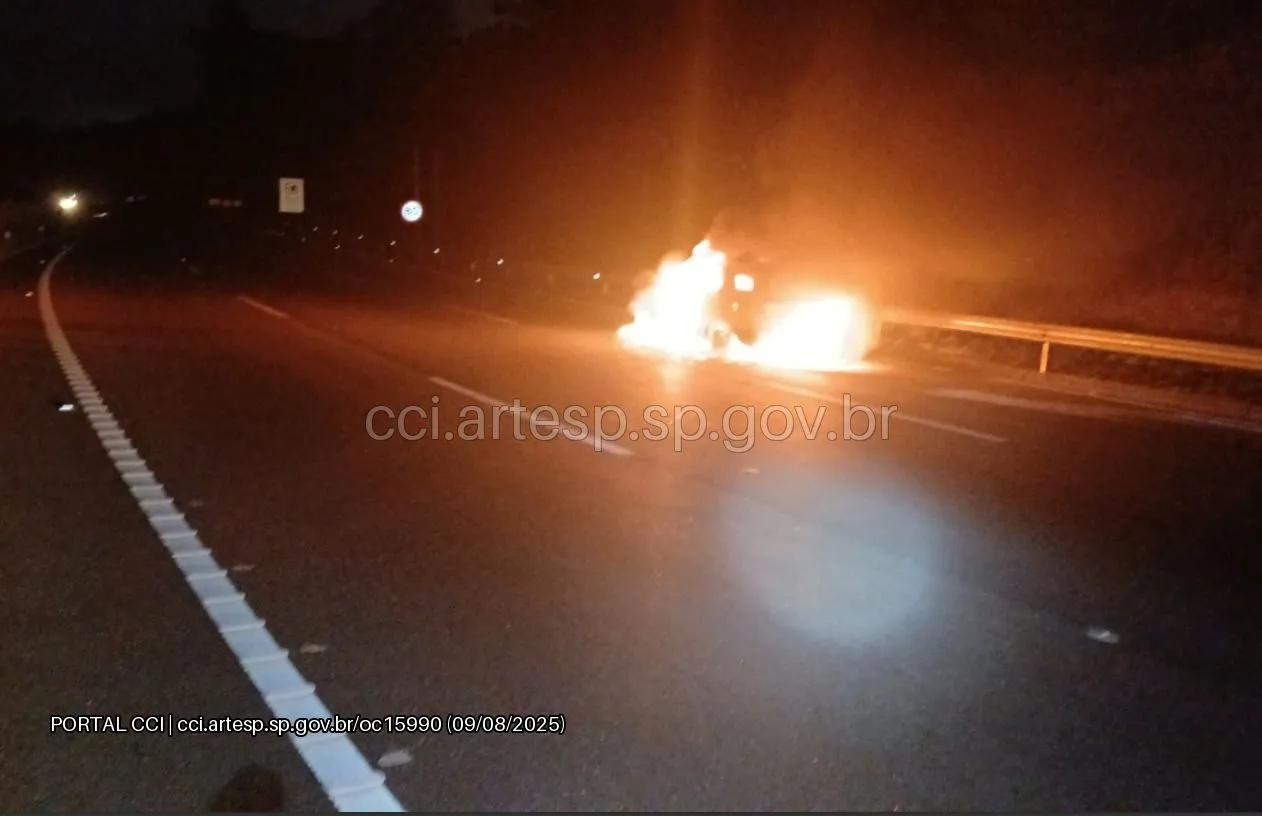 Automóvel SW4 rodovia Mogi-Dutra