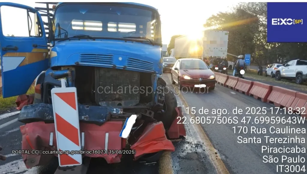 Caminhão Mercedes-Benz 1513