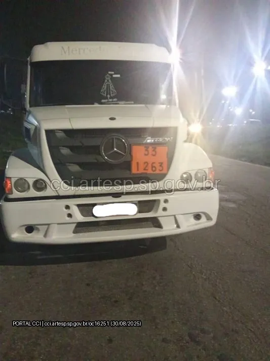 Caminhão Mercedes-Benz Actros rodovia Raposo Tavares