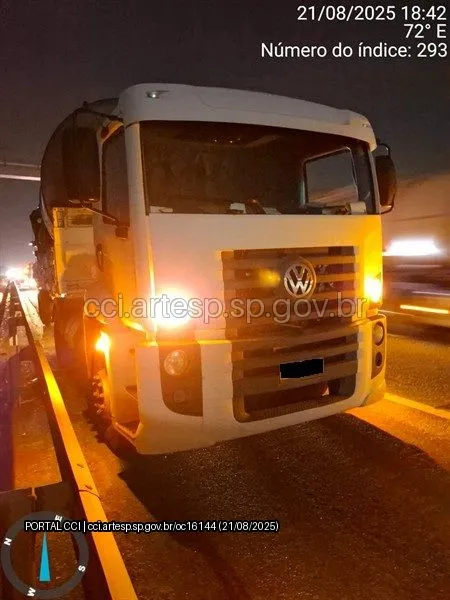 Caminhão VW na SP-075