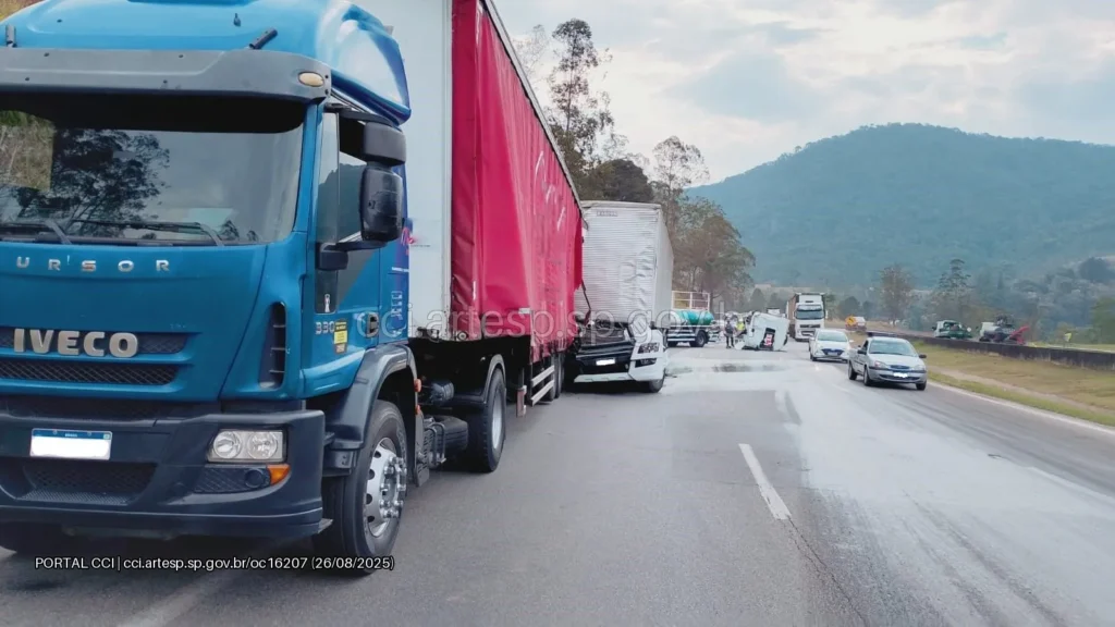 Carreta Iveco Cursor 450 e caminhão VW 28.480