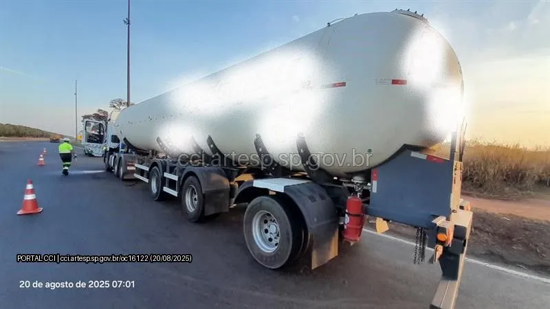 Carreta Mercedes-Benz Actros 2548 sp-310