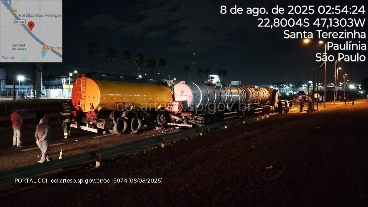 Carreta Mercedes-Benz Atego e carreta Mercedes-Benz Actros rodovia Professor Zeferino Vaz