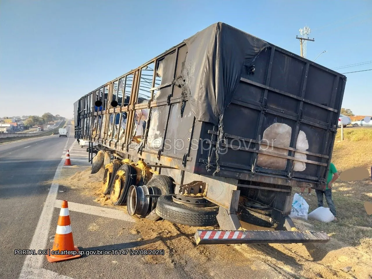 Carreta Mercedes-Benz Axor 2540 rodovia Anhanguera