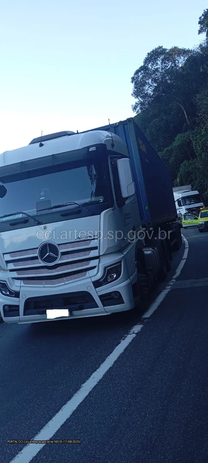 Carreta Mercedes-Benz rodovia Anchieta