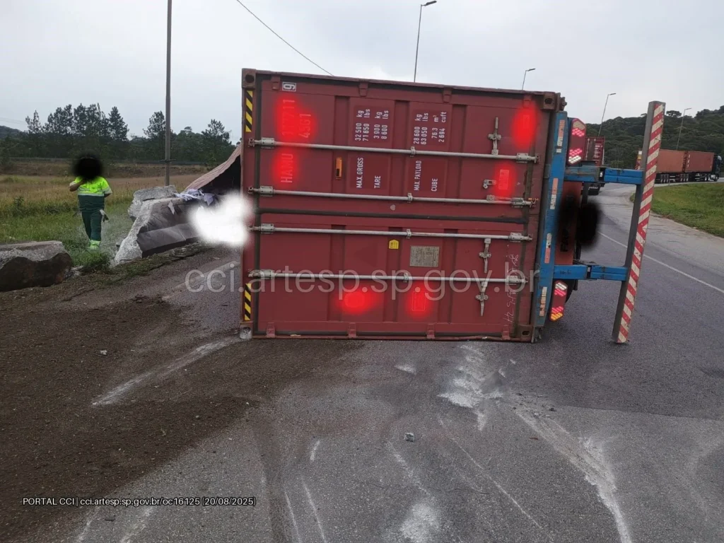 Carreta R124 Interligação Planalto acidente