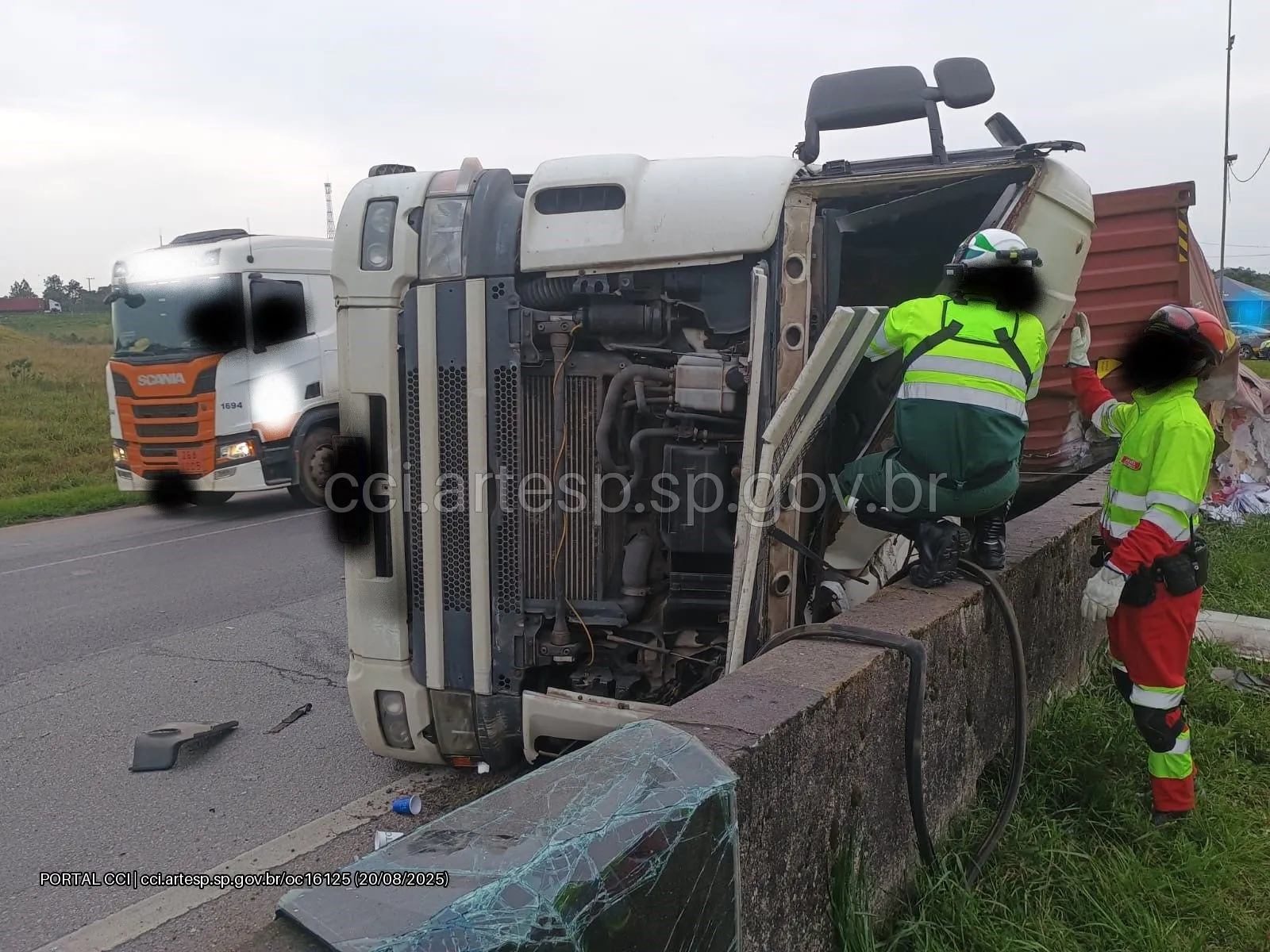Carreta R124 Interligação Planalto acidente