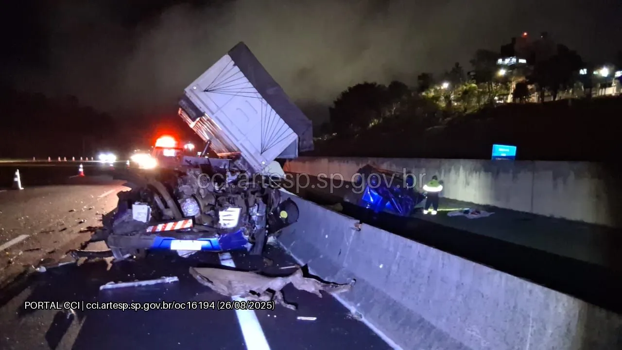 Carreta Scania rodovia dos Imigrantes