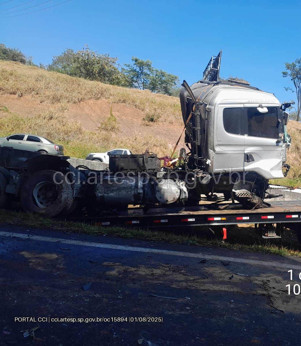 Carreta Scania rodovia dos Tamoios
