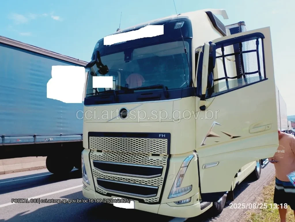 Carreta Volvo FH 440 rodovia dom Pedro I