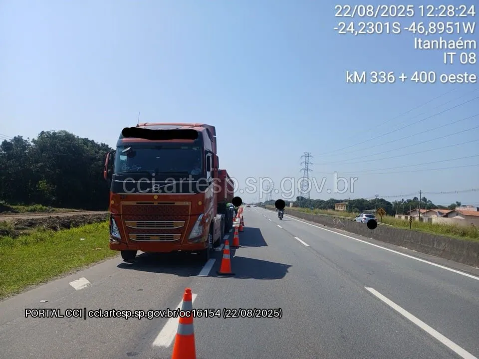 Carreta Volvo FH 460 rodovia padre manoel da nóbrega