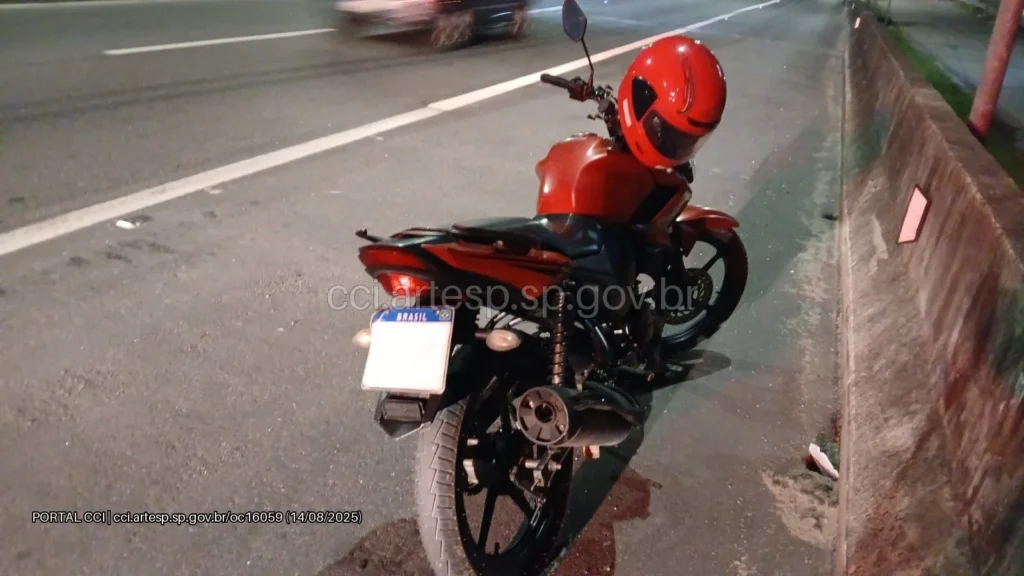 Moto Fazer rodovia dos Imigrantes