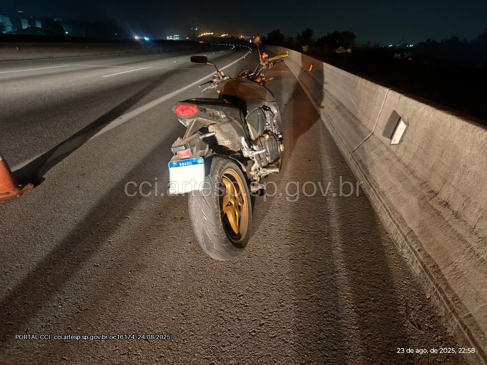 Moto Honda CB 1000R rodoanel Poá