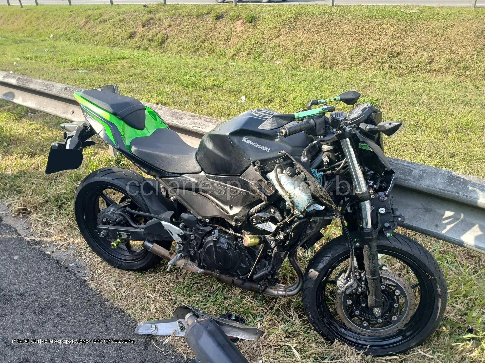 Moto Kawasaki Z400 rodovia castelo branco