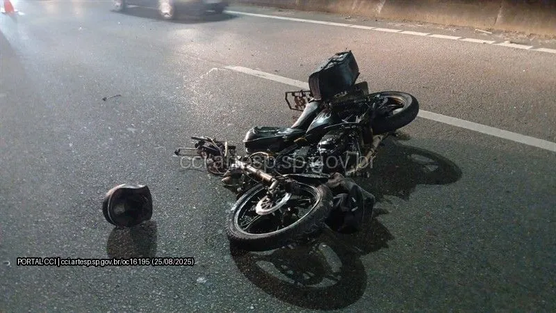 Moto Suzuki Intruder rodovia raposo tavares