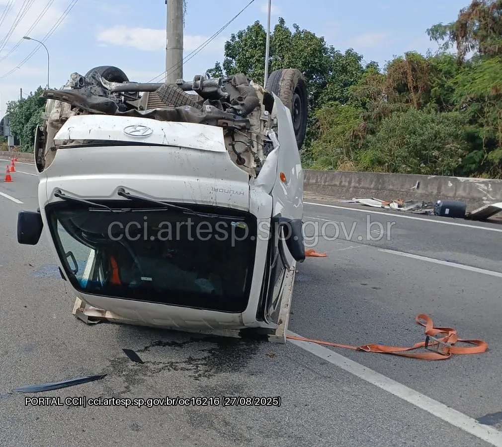 Utilitário HR Capotado  rodovia castelo branco