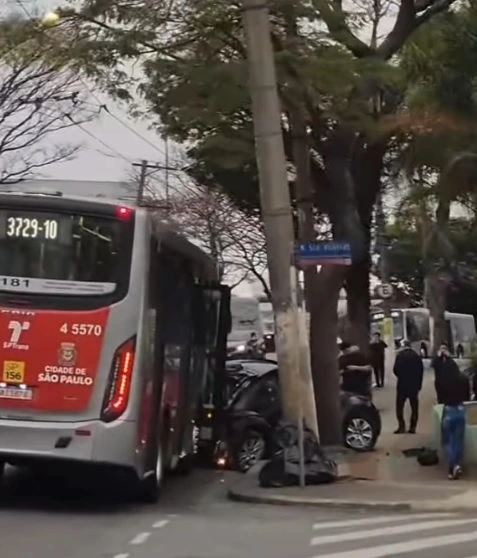 avenida doutor eduardo cotching ônibus carro
