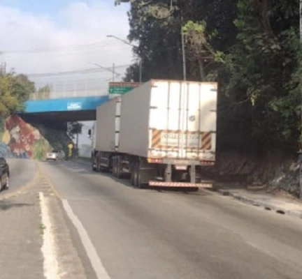 caminhão avenida vereador jorge de souza