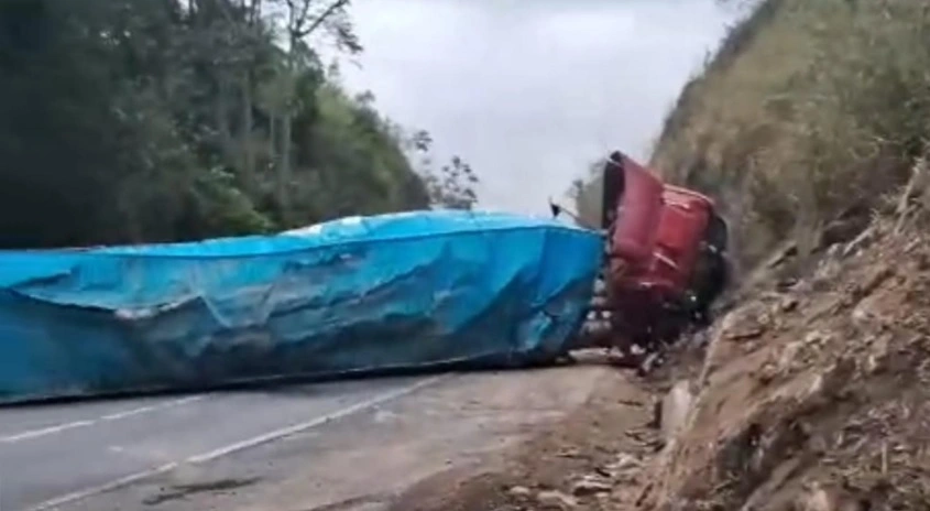 carreta cajati rodovia régis bittencourt