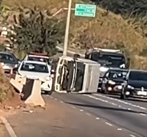 carro na avenida jacu-pêssego