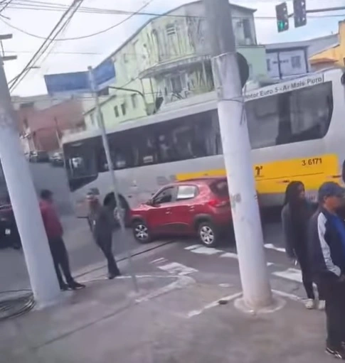 ônibus carro avenida itaquera
