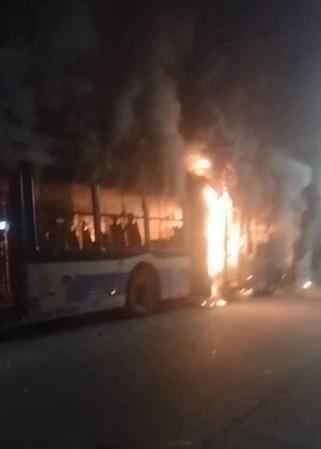 ônibus fogo zona sul Estrada da Colônia Mário Reimberg Christe